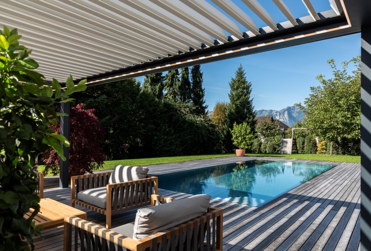 How to cover a pergola and transform your home garden into a summer oasis
