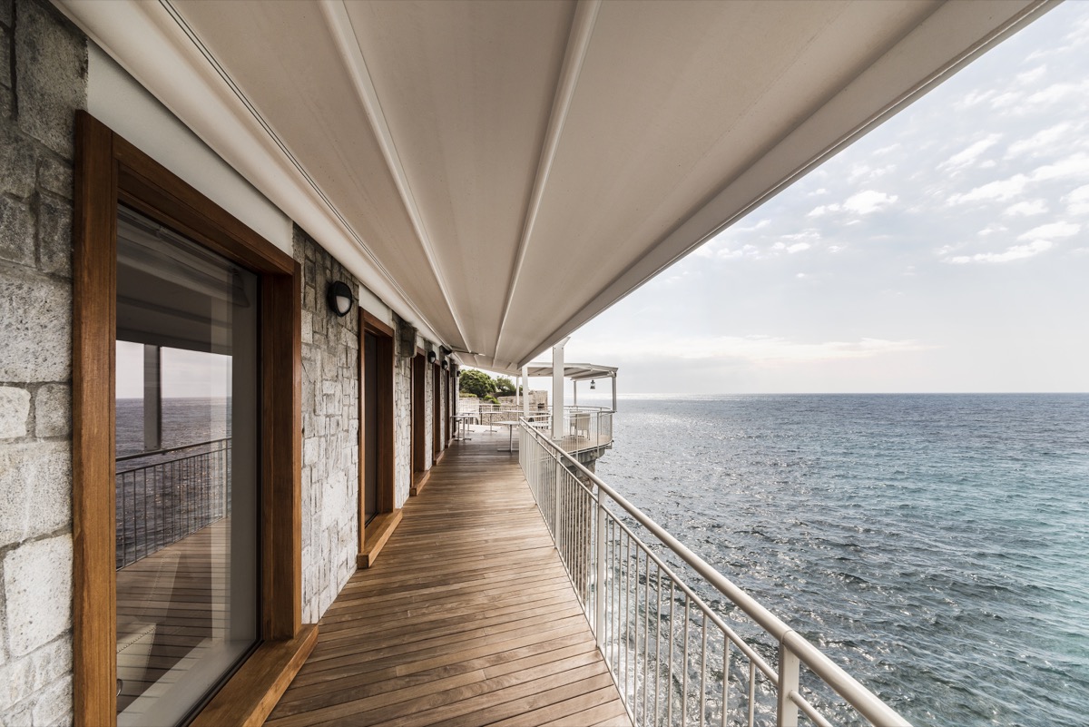 Élégance gourmet en bord de mer, avec la Pergotenda® Palladia®